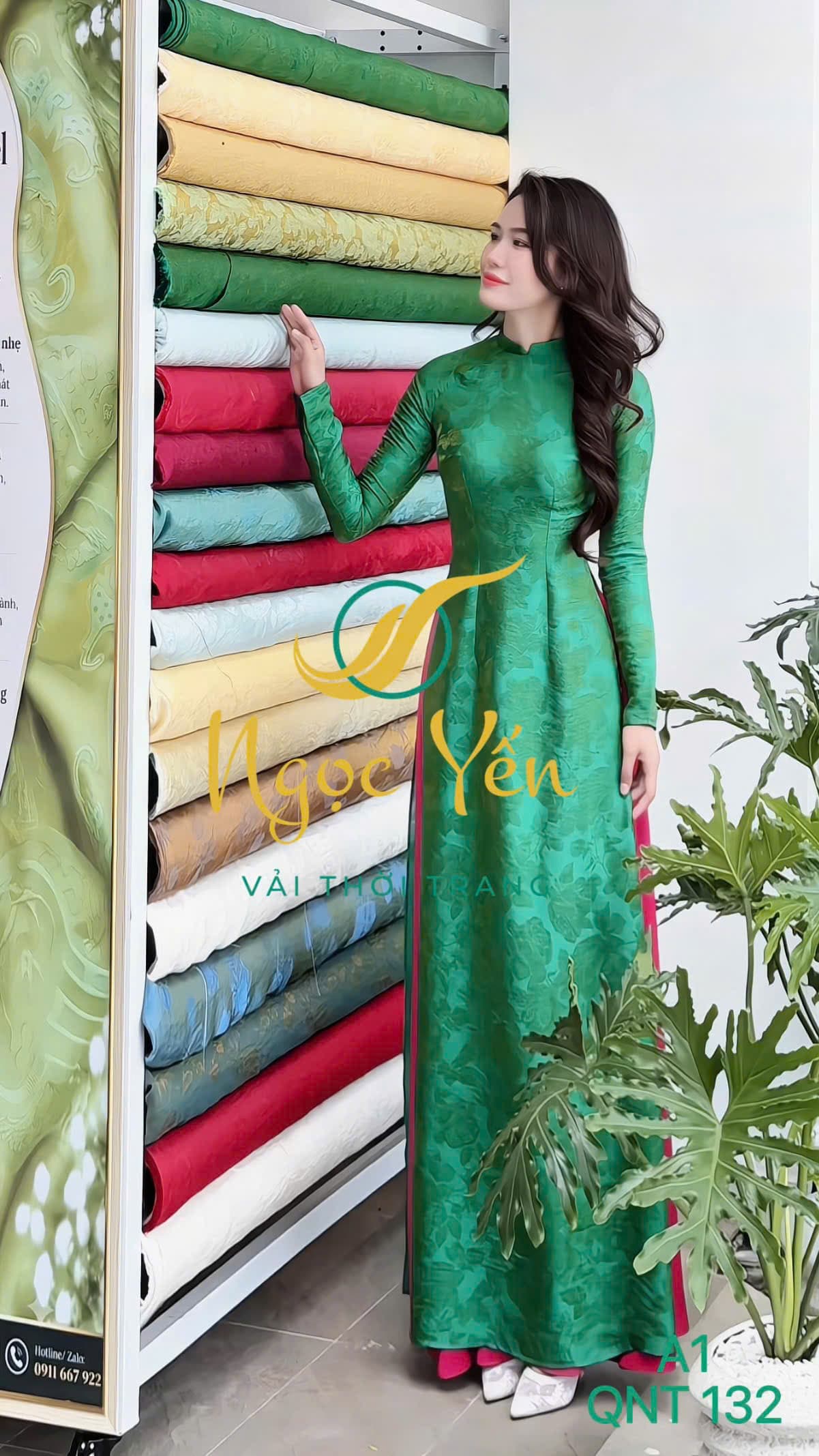A1-Áo dài lụa cổ trụ, tay dài hoa xanh