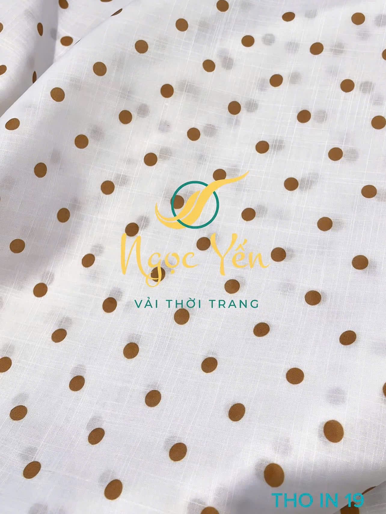 THO IN 19-Vải thô in họa tiết chấm bi nâu nền trắng