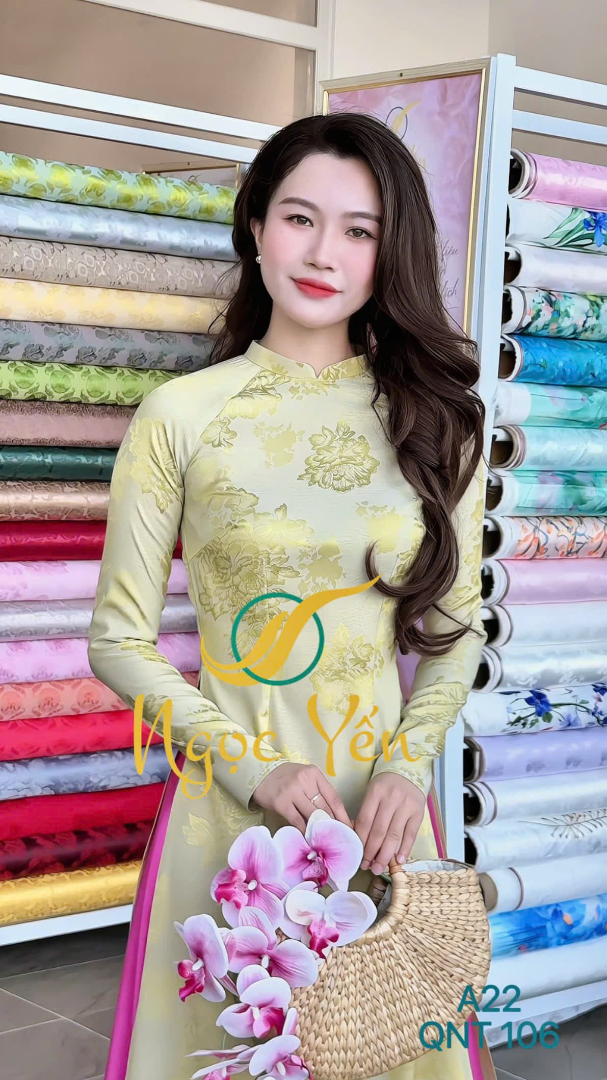 A22-Vải áo dài lụa cổ trụ, tay dài hoa xanh lơ