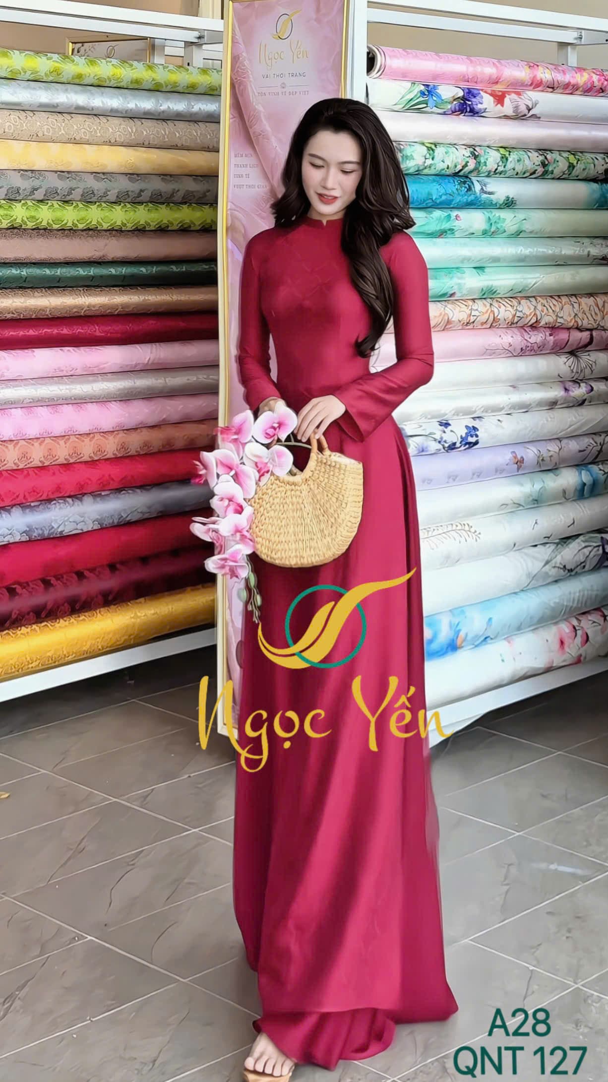 A28-Áo dài lụa cổ trụ, tay dài đỏ