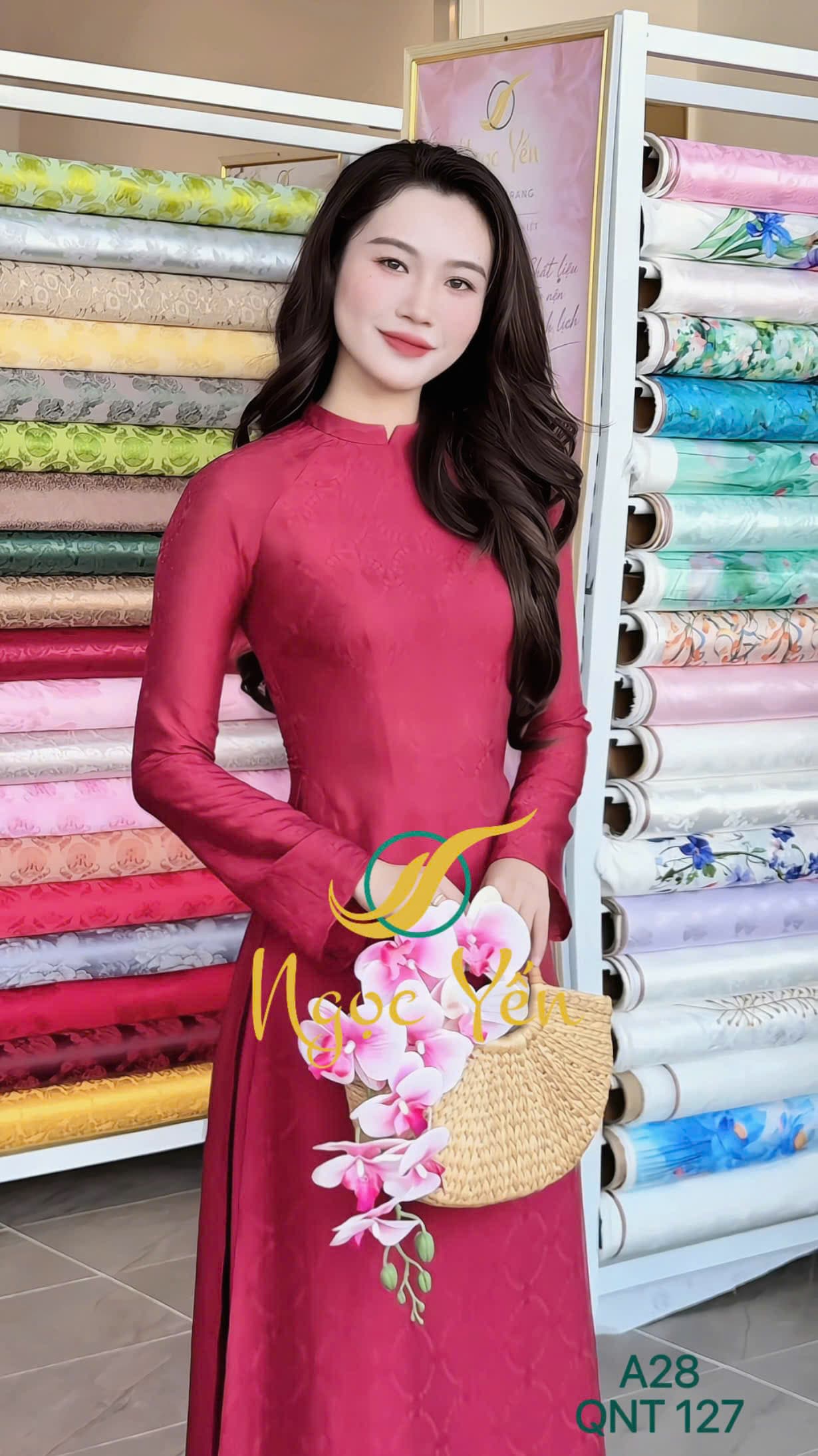 A28-Áo dài lụa cổ trụ, tay dài đỏ