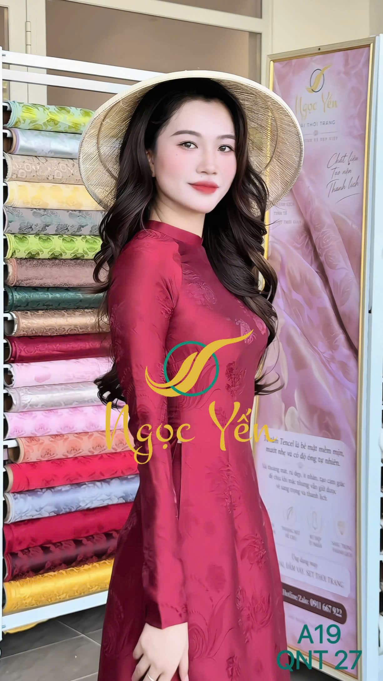 A19-Áo dài lụa cổ trụ, tay dài hoa ẩn đỏ