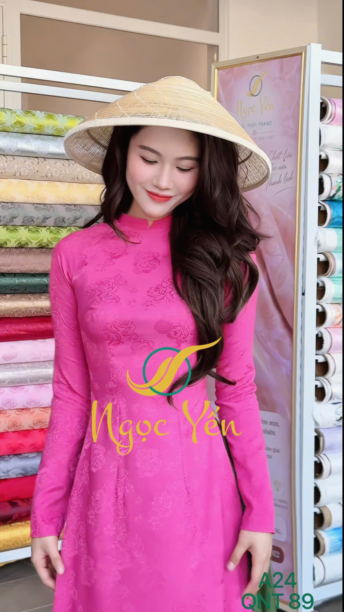 A24-Áo dài lụa cổ trụ, tay dài hoa hồng sen