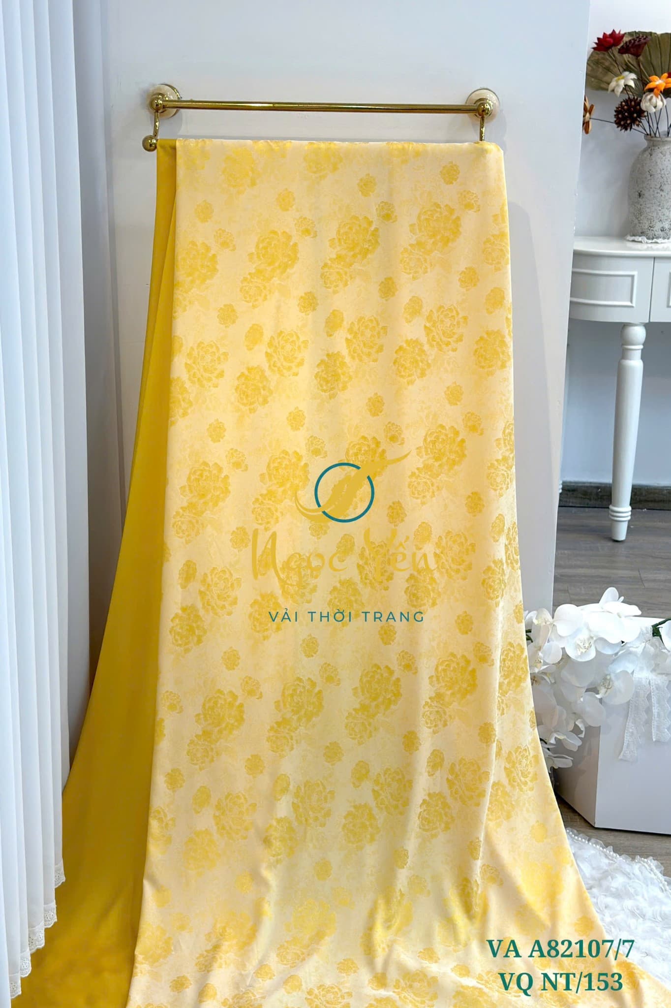 VA 82107/7-Vải áo dài lụa gấm hoa vàng