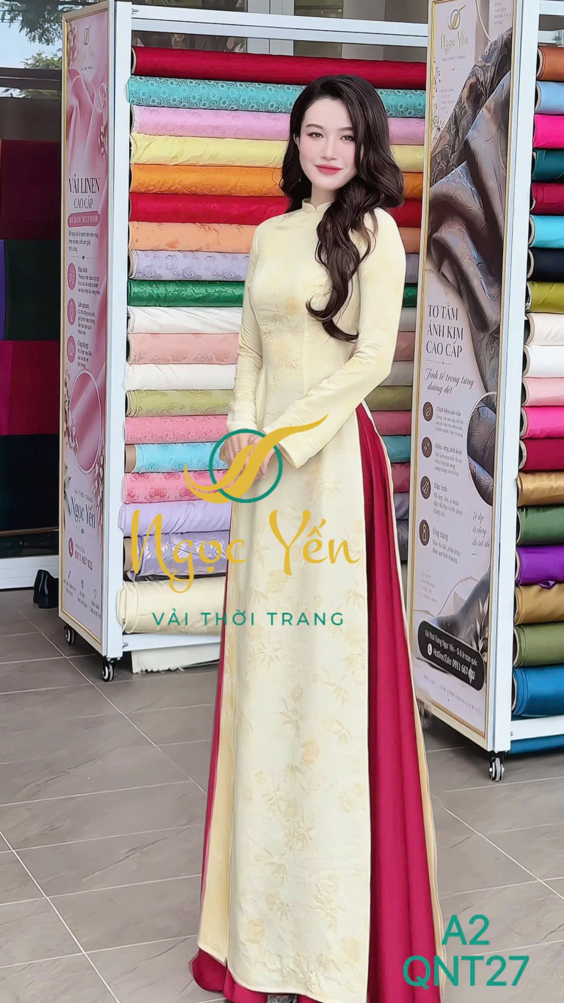 A2-Áo dài lụa cổ trụ, tay dài hoa vàng